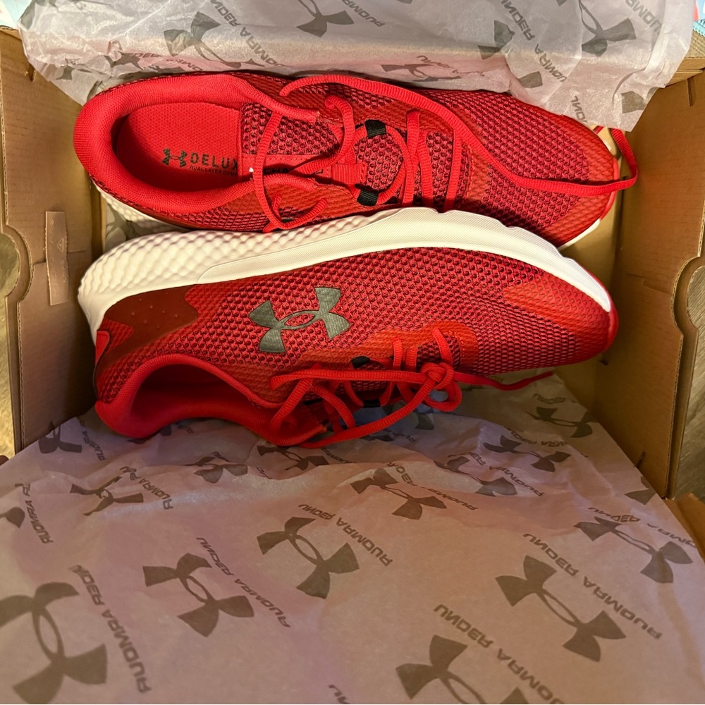 Brand new Under Armour tennis shoes